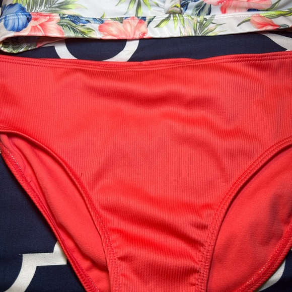 Like new Two piece Girl’s Swimsuit xl 16-18 - Picture 5 of 5